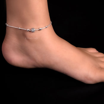 From Classic to Trendy: Your Ultimate Guide to Ankle Bracelet Fashion